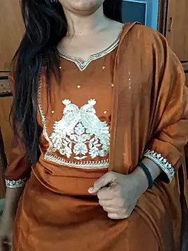 Snapshot of Meera-telugu chatting on 10-16-25, 04:46 Meera-telugu online show from 10-16-25, 04:46