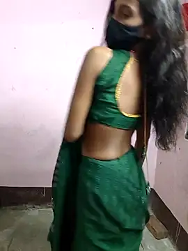 Snapshot of sweet_couple99 chatting on 10-17-25, 01:35 sweet couple99 online show from 10-17-25, 01:35