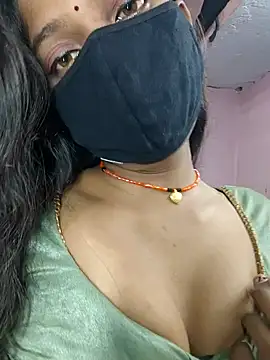 Snapshot of sweet_couple99 chatting on 10-26-25, 01:00 sweet couple99 online show from 10-26-25, 01:00