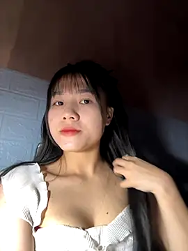 Snapshot of Leaf-Tgu chatting on 10-25-25, 06:13 Leaf-Tgu online show from 10-25-25, 06:13