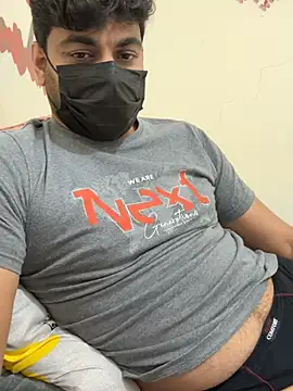 Snapshot of Handsome8677 chatting on 01-18-26, 09:35 Handsome8677 online show from 01-18-26, 09:35