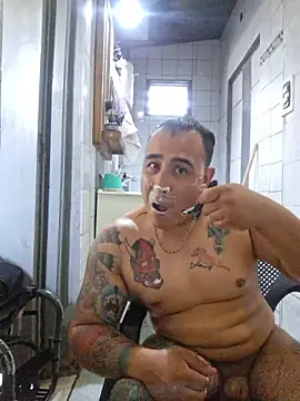 Snapshot of Rueditasss chatting on 01-06-26, 02:43 Rueditasss online show from 01-06-26, 02:43