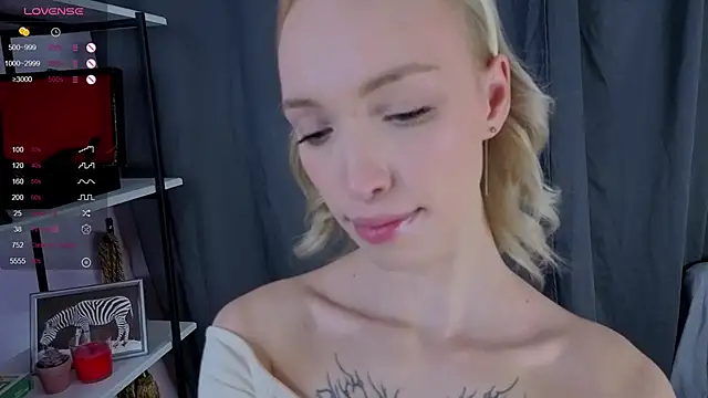 Snapshot of Grace_Glend chatting on 11-20-25, 03:45 Grace Glend online show from 11-20-25, 03:45