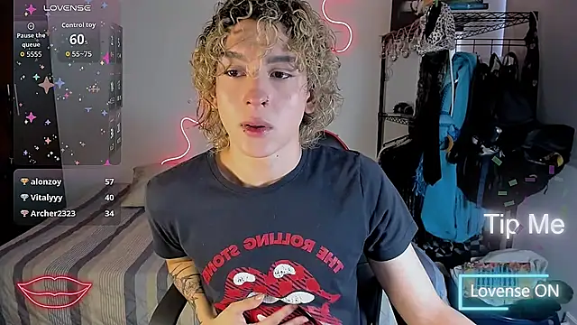 Snapshot of Lyric_Mirage chatting on 11-07-25, 09:37 Lyric Mirage online show from 11-07-25, 09:37