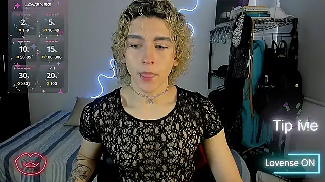 Snapshot of Lyric_Mirage chatting on 11-10-25, 08:30 Lyric Mirage online show from 11-10-25, 08:30