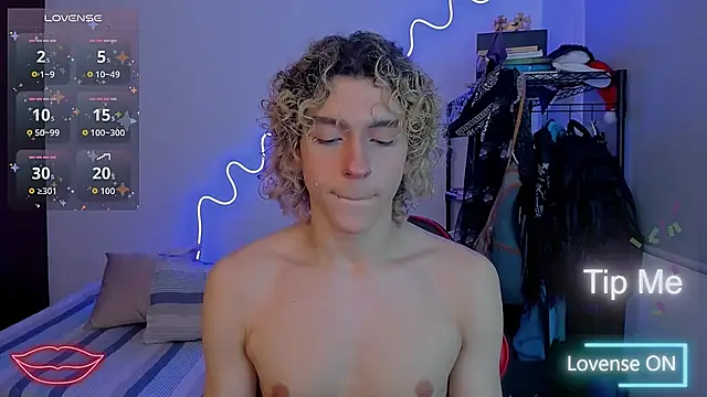 Snapshot of Lyric_Mirage chatting on 12-22-25, 09:56 Lyric Mirage online show from 12-22-25, 09:56