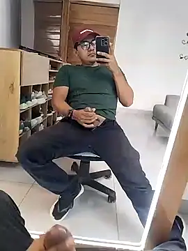 Snapshot of the_vein18 chatting on 11-05-25, 05:46 the vein18 online show from 11-05-25, 05:46