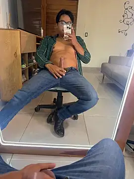 Snapshot of the_vein18 chatting on 12-15-25, 04:00 the vein18 online show from 12-15-25, 04:00