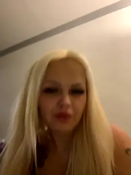 CherryXOX- online show from 11-05-25, 08:09