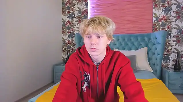 Snapshot of KevinMilky chatting on 10-28-25, 02:42 KevinMilky online show from 10-28-25, 02:42