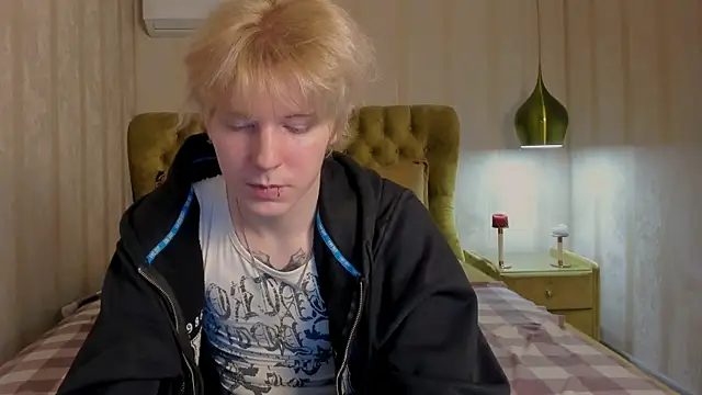 Snapshot of KevinMilky chatting on 11-12-25, 03:01 KevinMilky online show from 11-12-25, 03:01