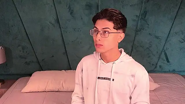 Aaron Eze online show from 03-31-26, 12:27