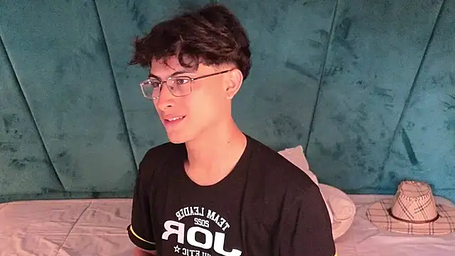 Aaron Eze online show from 04-04-26, 07:55