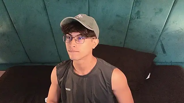 Aaron Eze online show from 04-10-26, 12:32