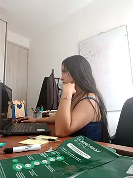 Snapshot of Kiramane chatting on 11-04-25, 05:01 Kiramane online show from 11-04-25, 05:01