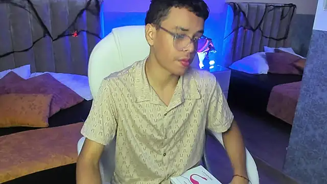 Xavier Fox    online show from 10-28-25, 04:27