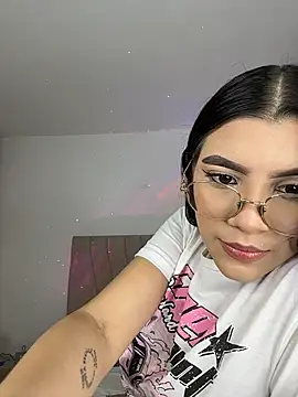 Snapshot of Julietalcl chatting on 02-27-26, 02:00 Julietalcl online show from 02-27-26, 02:00