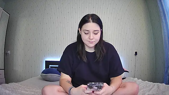 CoupleTwee online show from 11-22-25, 10:36