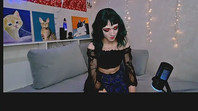 Snapshot of whoalexxa chatting on 11-19-25, 12:05 whoalexxa online show from 11-19-25, 12:05