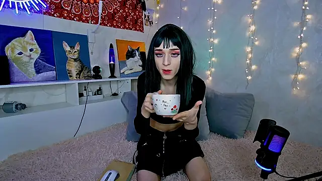 Snapshot of whoalexxa chatting on 11-30-25, 12:09 whoalexxa online show from 11-30-25, 12:09