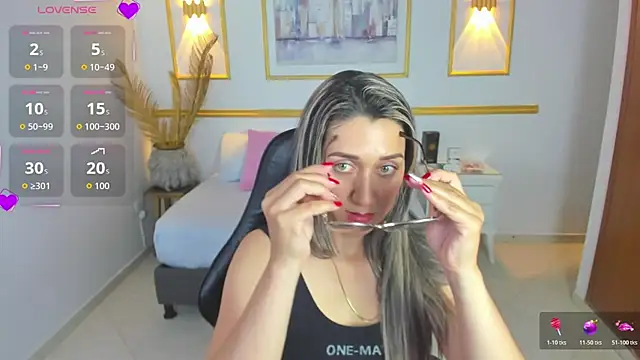 karlyy  online show from 11-21-25, 07:12