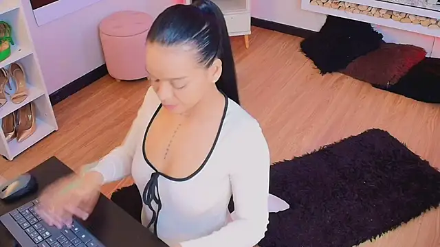 Snapshot of Miss_koko_ chatting on 07-06-26, 03:36 Miss koko online show from 07-06-26, 03:36