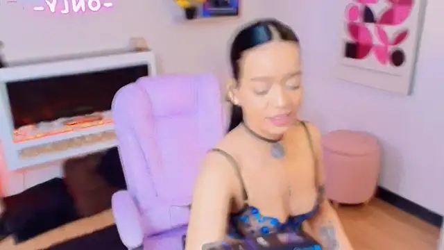 Snapshot of Miss_koko_ chatting on 07-25-26, 03:26 Miss koko online show from 07-25-26, 03:26