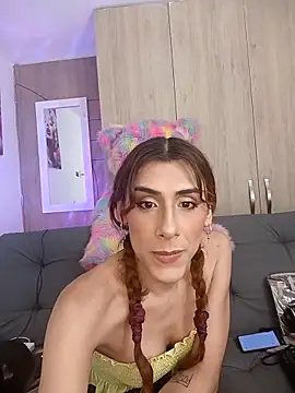 Snapshot of Ariadnne16 chatting on 11-11-25, 03:01 Ariadnne16 online show from 11-11-25, 03:01