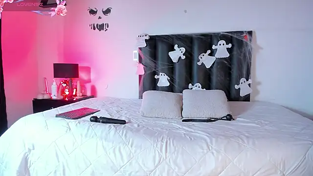 Snapshot of MelanieKimm chatting on 10-22-25, 05:34 MelanieKimm online show from 10-22-25, 05:34