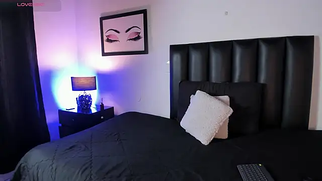 Snapshot of MelanieKimm chatting on 11-25-25, 06:19 MelanieKimm online show from 11-25-25, 06:19