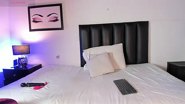 Snapshot of MelanieKimm chatting on 12-05-25, 07:10 MelanieKimm online show from 12-05-25, 07:10