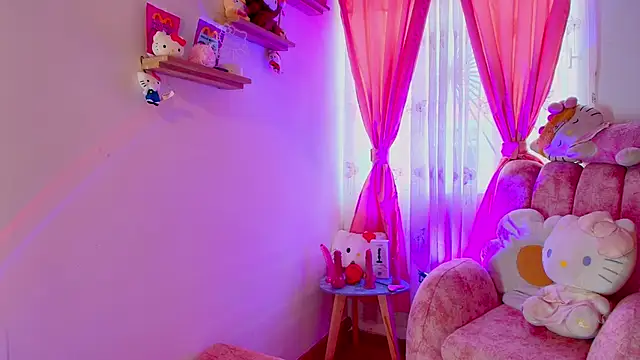 Snapshot of Lunaira_Deep chatting on 12-18-25, 04:24 Lunaira Deep online show from 12-18-25, 04:24