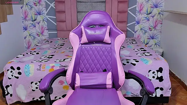 AdelaidaManson18 online show from 12-15-25, 03:11