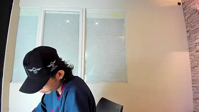 Owenn 17 online show from 10-23-25, 04:12