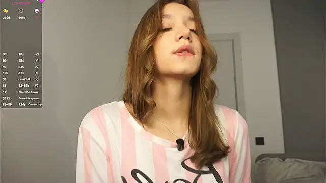 BrynnHolverson online show from 11-15-25, 05:42