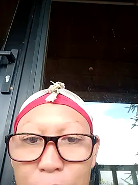 nui-show online show from 10-18-25, 04:48