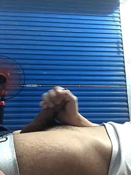 Snapshot of liamhn2k4 chatting on 10-18-25, 02:29 liamhn2k4 online show from 10-18-25, 02:29