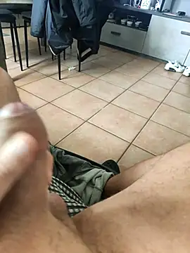 Snapshot of Italianstyle79 chatting on 11-16-25, 08:09 Italianstyle79 online show from 11-16-25, 08:09