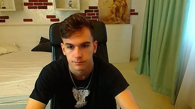 Snapshot of BradyFlint chatting on 10-28-25, 06:06 BradyFlint online show from 10-28-25, 06:06