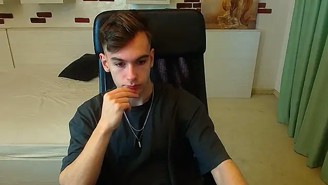 Snapshot of BradyFlint chatting on 11-28-25, 10:29 BradyFlint online show from 11-28-25, 10:29