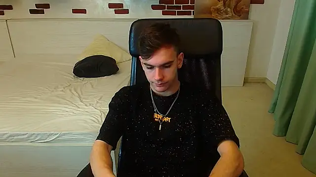 Snapshot of BradyFlint chatting on 12-01-25, 05:45 BradyFlint online show from 12-01-25, 05:45