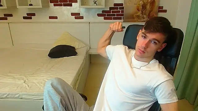 Snapshot of BradyFlint chatting on 12-05-25, 06:11 BradyFlint online show from 12-05-25, 06:11