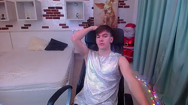 Snapshot of BradyFlint chatting on 12-17-25, 05:24 BradyFlint online show from 12-17-25, 05:24