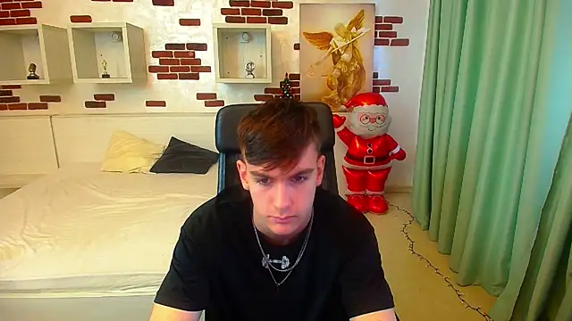 Snapshot of BradyFlint chatting on 12-21-25, 07:37 BradyFlint online show from 12-21-25, 07:37