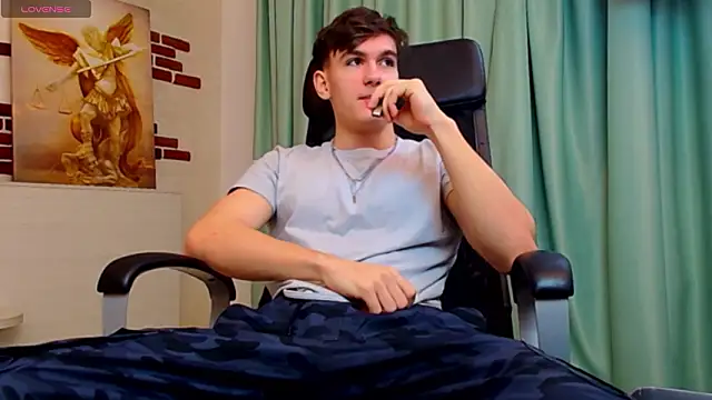 Snapshot of BradyFlint chatting on 02-07-26, 05:33 BradyFlint online show from 02-07-26, 05:33