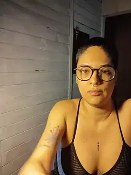 Snapshot of Natimiau chatting on 10-18-25, 01:23 Natimiau online show from 10-18-25, 01:23