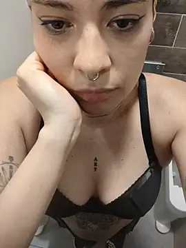 Snapshot of Natimiau chatting on 12-13-25, 11:21 Natimiau online show from 12-13-25, 11:21