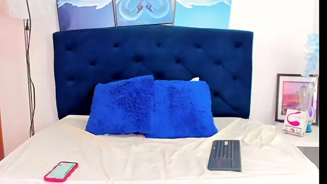 Scarlett Glows1 online show from 04-21-26, 07:06