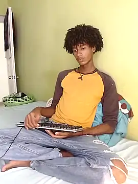 Snapshot of skinnyxsoo chatting on 10-19-25, 05:02 skinnyxsoo online show from 10-19-25, 05:02