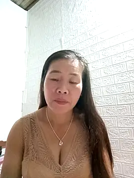 Snapshot of tabby-cat11 chatting on 11-04-25, 01:43 tabby-cat11 online show from 11-04-25, 01:43